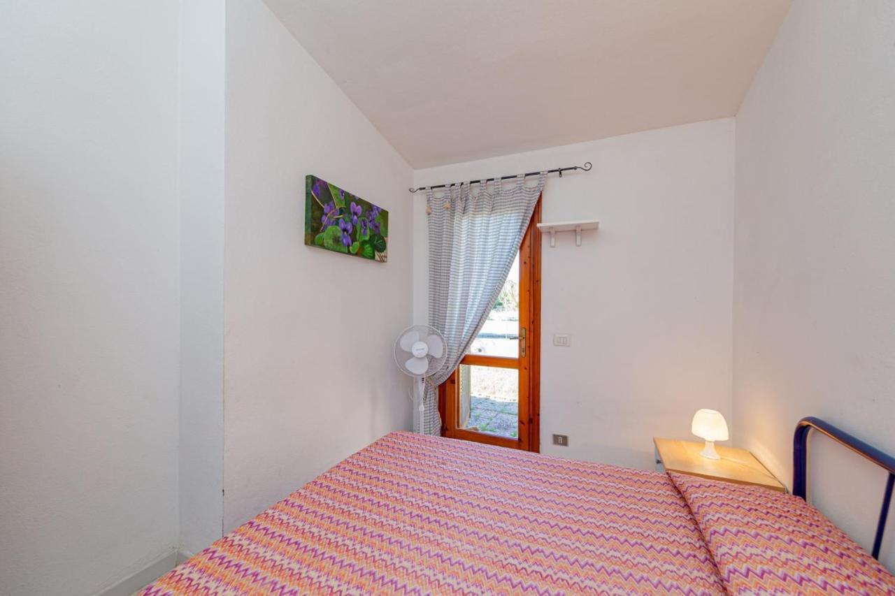 Appartamento Trilocale Le Canne 6 Posti Letto Con Giardino San Teodoro  Exterior foto